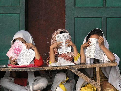 Sekulerisme  Menggurita, Perempuan dan Anak-anak dalam Bahaya